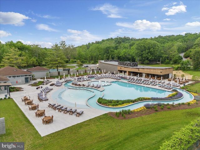 863 LEE RD, Basye, VA 22810