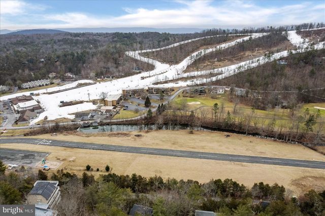 863 LEE RD, Basye, VA 22810