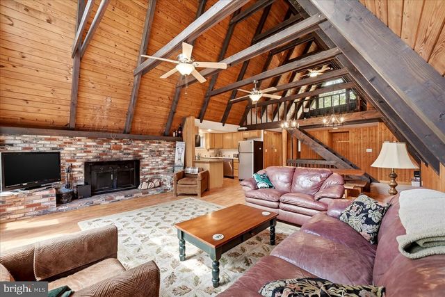 863 LEE RD, Basye, VA 22810