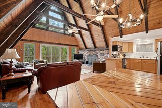 863 LEE RD, Basye, VA 22810