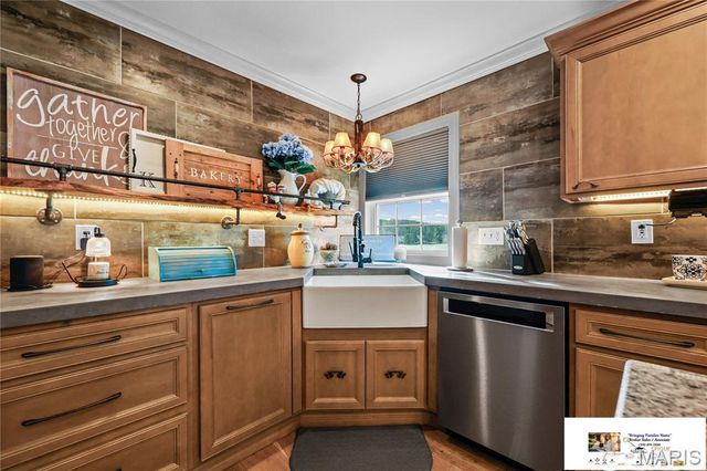 9609 E Vista Drive, Hillsboro, MO 63050