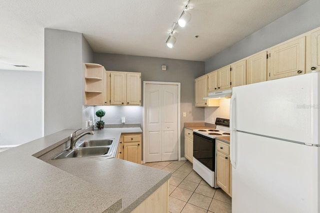 1440 LAKE SHADOW CIRCLE 8201, Maitland, FL 32751