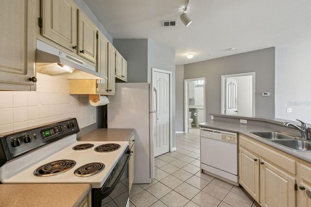 1440 LAKE SHADOW CIRCLE 8201, Maitland, FL 32751