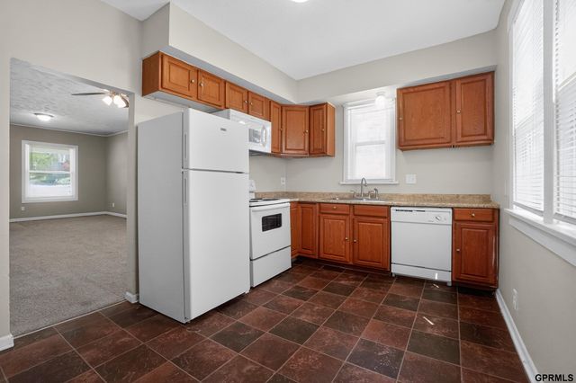 6621 Pinkney Street, Omaha, NE 68104