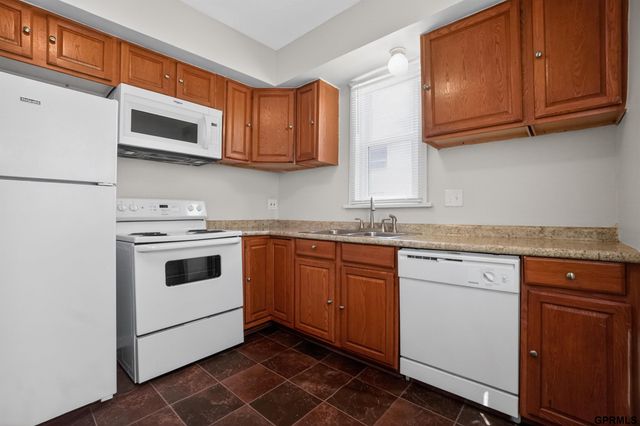 6621 Pinkney Street, Omaha, NE 68104