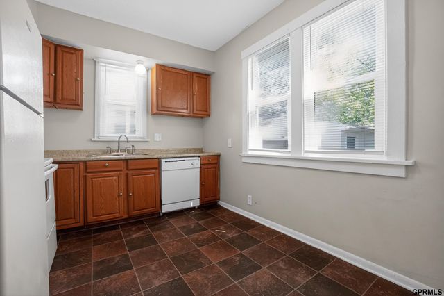 6621 Pinkney Street, Omaha, NE 68104