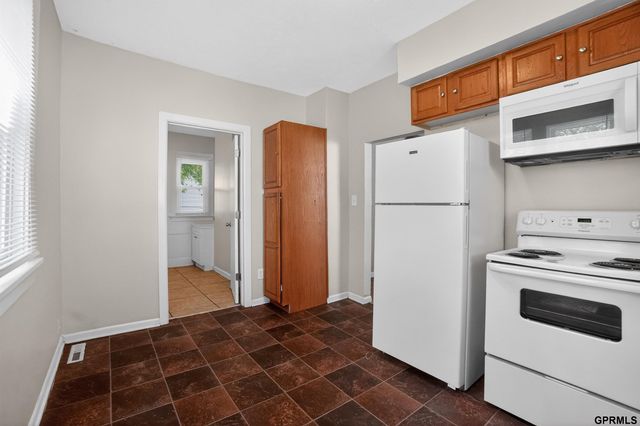 6621 Pinkney Street, Omaha, NE 68104