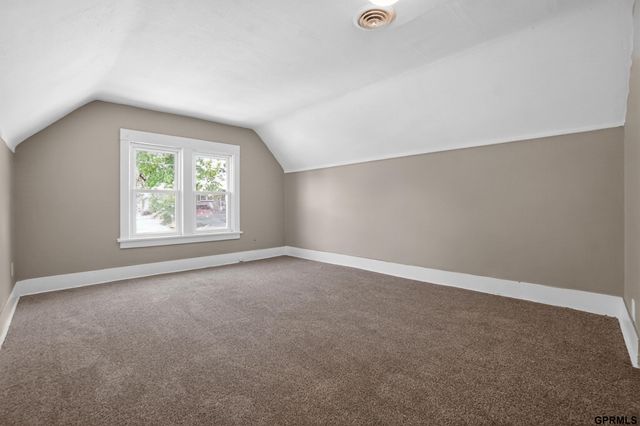 6621 Pinkney Street, Omaha, NE 68104
