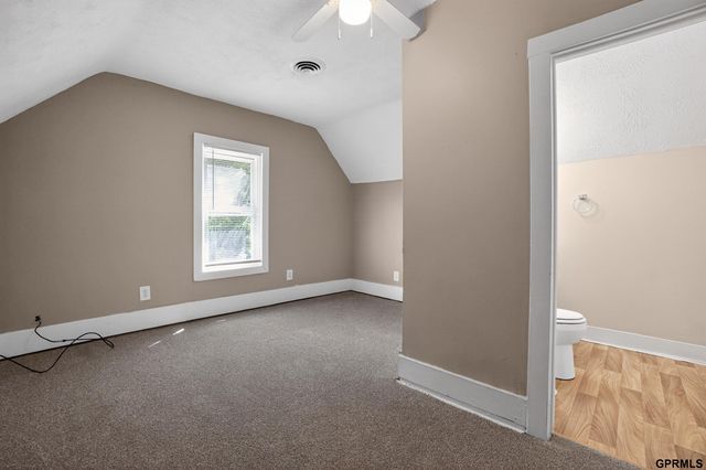 6621 Pinkney Street, Omaha, NE 68104