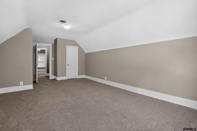 6621 Pinkney Street, Omaha, NE 68104