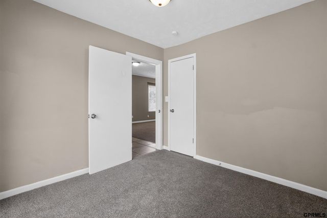 6621 Pinkney Street, Omaha, NE 68104