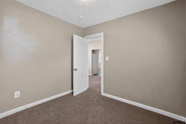 6621 Pinkney Street, Omaha, NE 68104