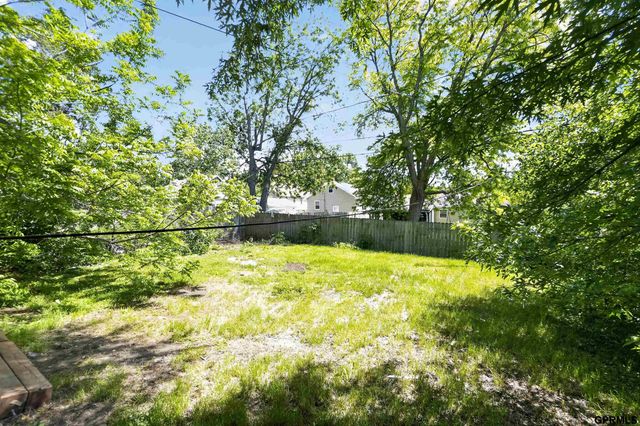 6621 Pinkney Street, Omaha, NE 68104