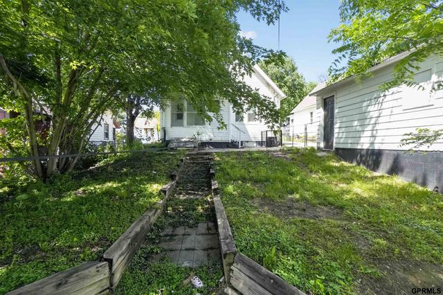 6621 Pinkney Street, Omaha, NE 68104