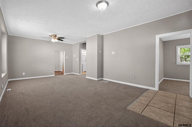 6621 Pinkney Street, Omaha, NE 68104