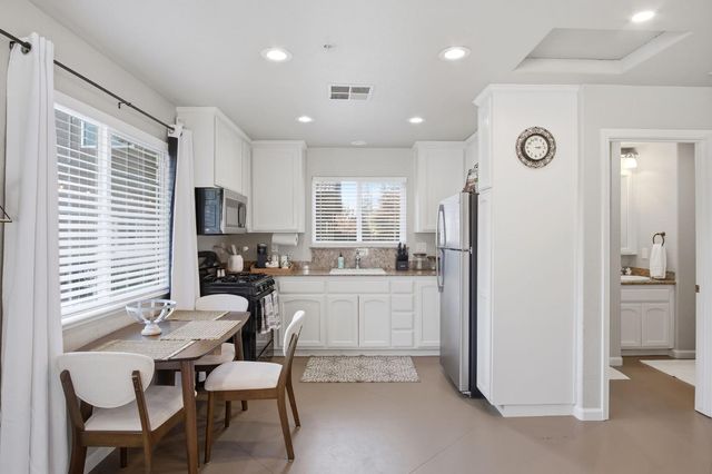 1980 Wyndfair Dr, Turlock, CA 95382