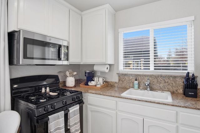 1980 Wyndfair Dr, Turlock, CA 95382