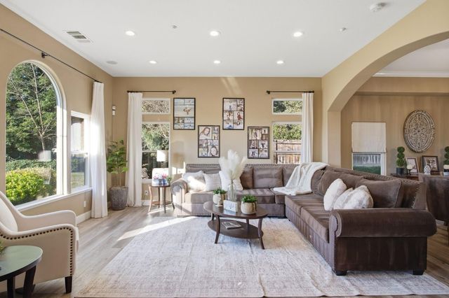 1980 Wyndfair Dr, Turlock, CA 95382