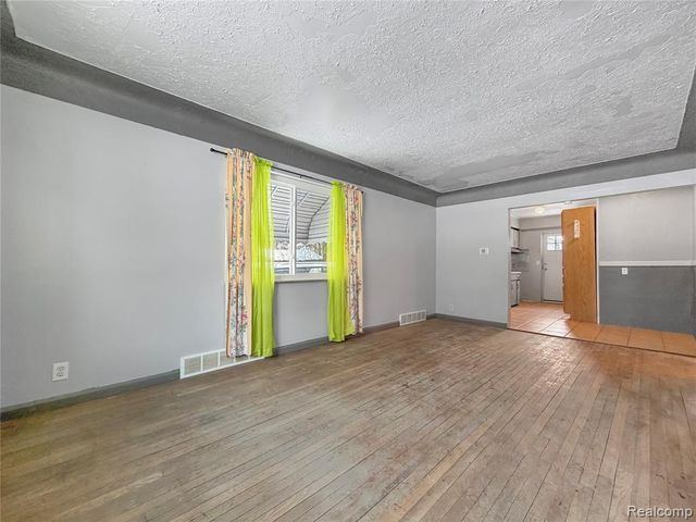 839 Barrie Avenue, Flint, MI 48507