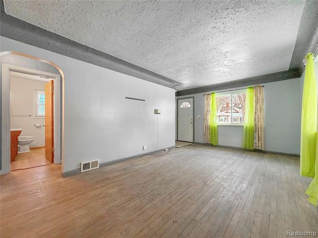 839 Barrie Avenue, Flint, MI 48507