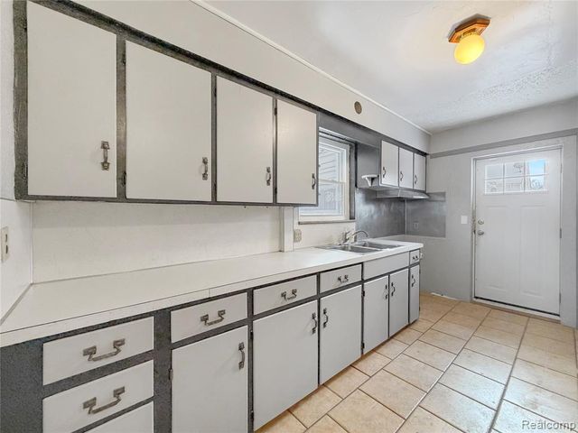 839 Barrie Avenue, Flint, MI 48507