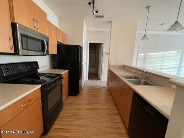 8290 GATE Parkway 1019, Jacksonville, FL 32216