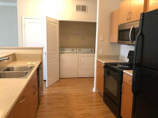 8290 GATE Parkway 1019, Jacksonville, FL 32216