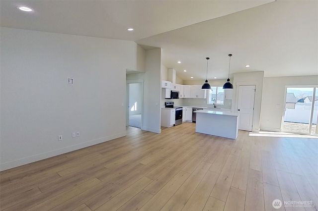 64 Juanita Way, Malaga, WA 98828