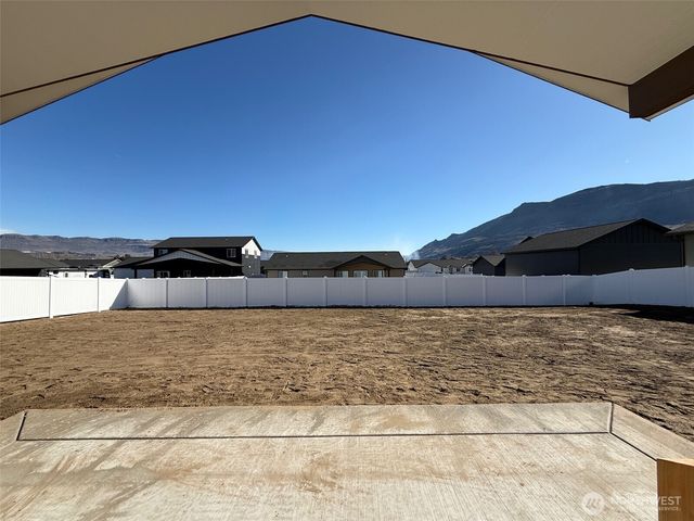 64 Juanita Way, Malaga, WA 98828