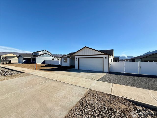 64 Juanita Way, Malaga, WA 98828