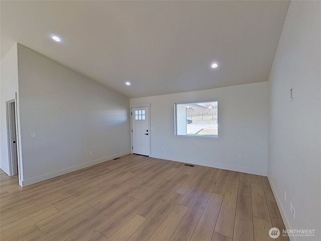 64 Juanita Way, Malaga, WA 98828