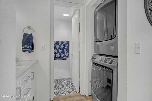 951 Sonesta Avenue NE 102, Palm Bay, FL 32905