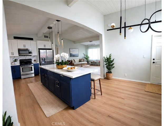 22027 Viscanio, Woodland Hills, CA 91364