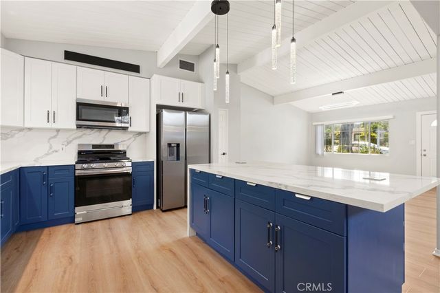 22027 Viscanio, Woodland Hills, CA 91364