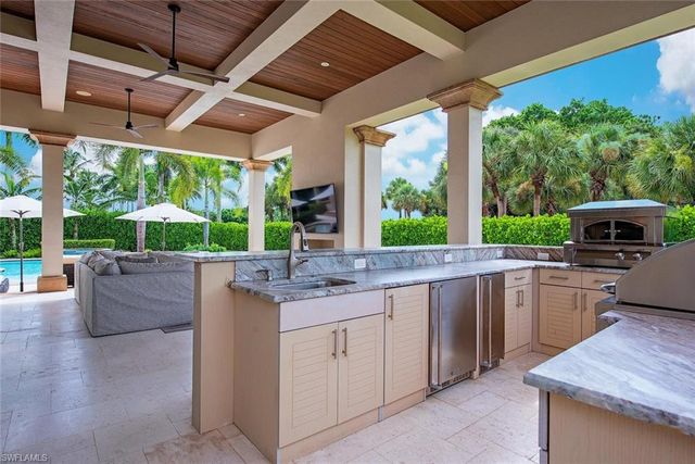 2581 ESCADA DR, Naples, FL 34109