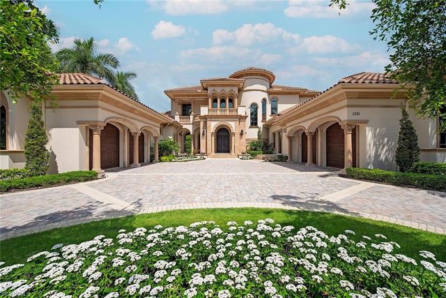 2581 ESCADA DR, Naples, FL 34109