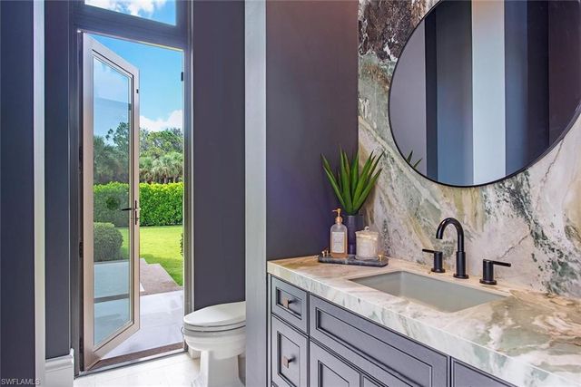 2581 ESCADA DR, Naples, FL 34109