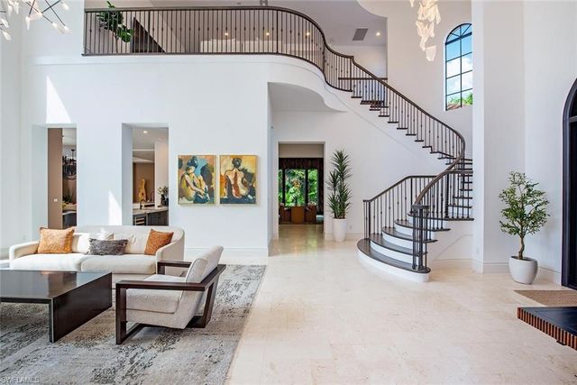 2581 ESCADA DR, Naples, FL 34109