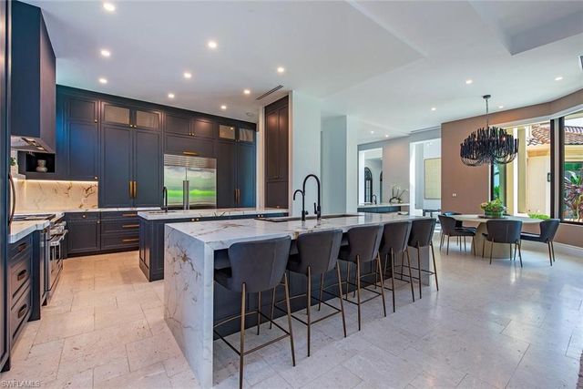 2581 ESCADA DR, Naples, FL 34109