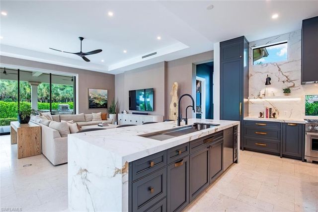 2581 ESCADA DR, Naples, FL 34109
