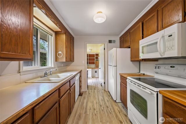 10004 Lake Steilacoom Drive SW, Lakewood, WA 98498