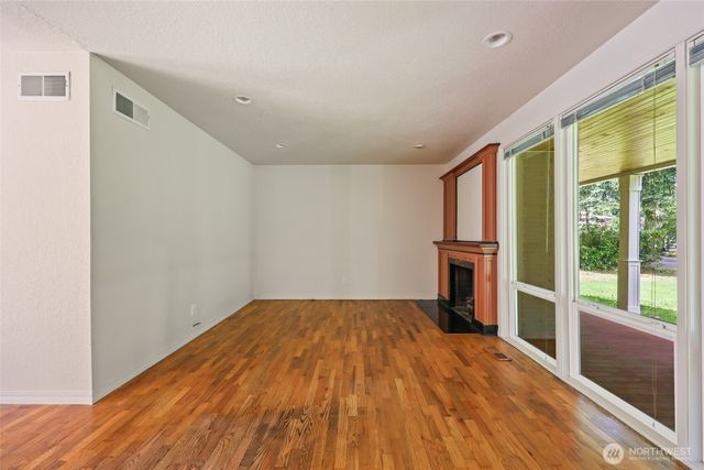 10004 Lake Steilacoom Drive SW, Lakewood, WA 98498