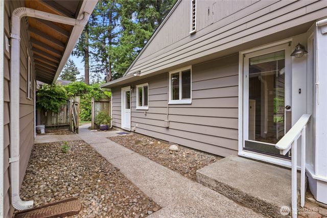 10004 Lake Steilacoom Drive SW, Lakewood, WA 98498