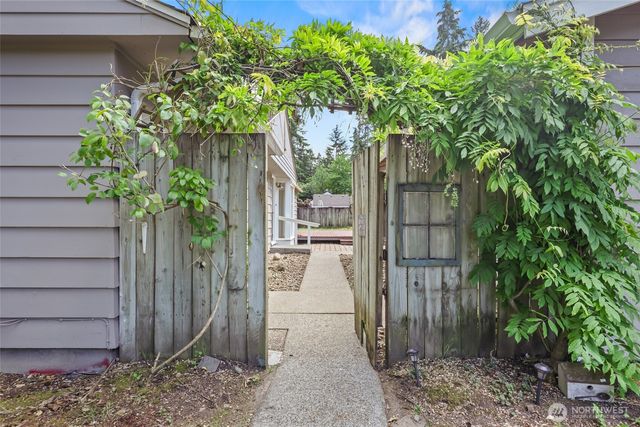 10004 Lake Steilacoom Drive SW, Lakewood, WA 98498