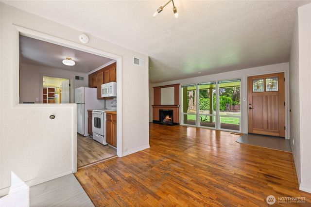 10004 Lake Steilacoom Drive SW, Lakewood, WA 98498