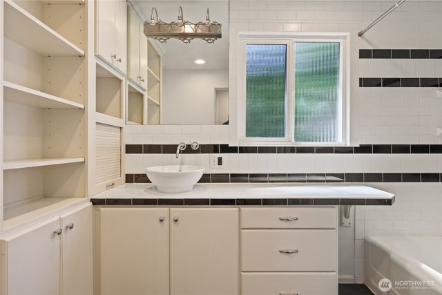 10004 Lake Steilacoom Drive SW, Lakewood, WA 98498