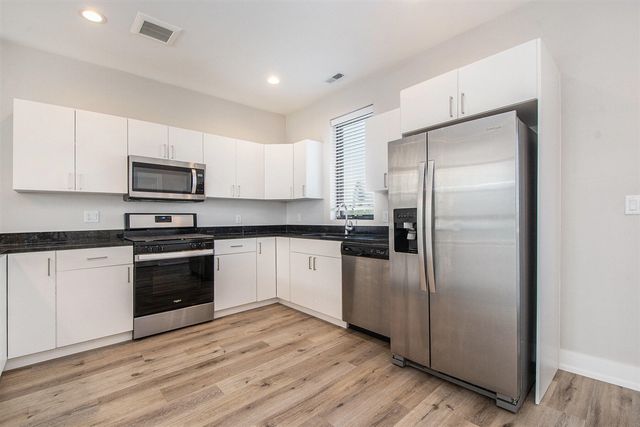 6015 Port View Drive, Grand Rapids, MI 49512