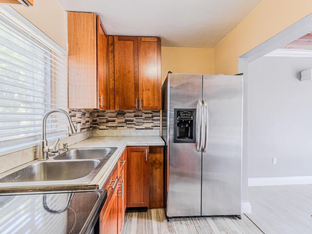 112 W 34th Street 2, West Palm Beach, FL 33404