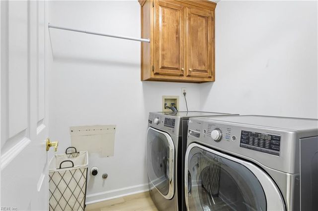 107 Swanson CT, Yorktown, VA 23693