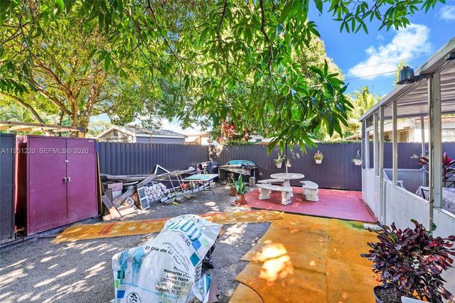 860 SE 7th Ave, Hialeah, FL 33010